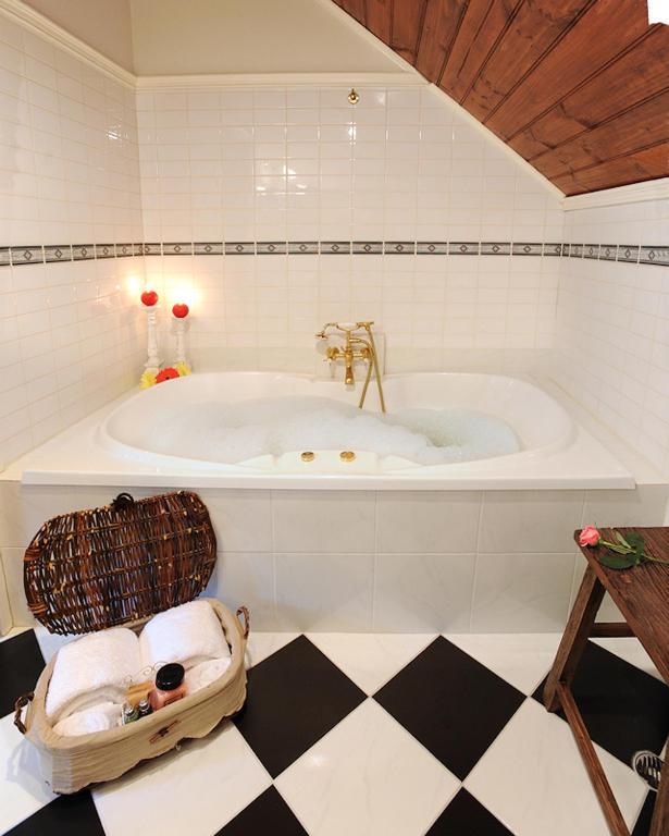 Bed and Breakfast Mary Cards Coach House à Olinda Chambre photo